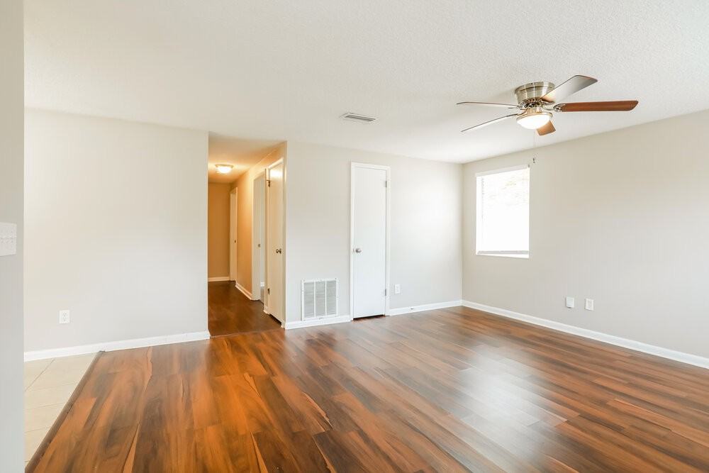 2834 Tanglewood Blvd - Photo 6 of 16