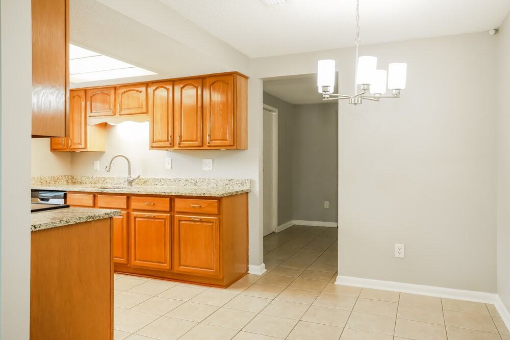 2834 Tanglewood Blvd - Photo 7 of 16