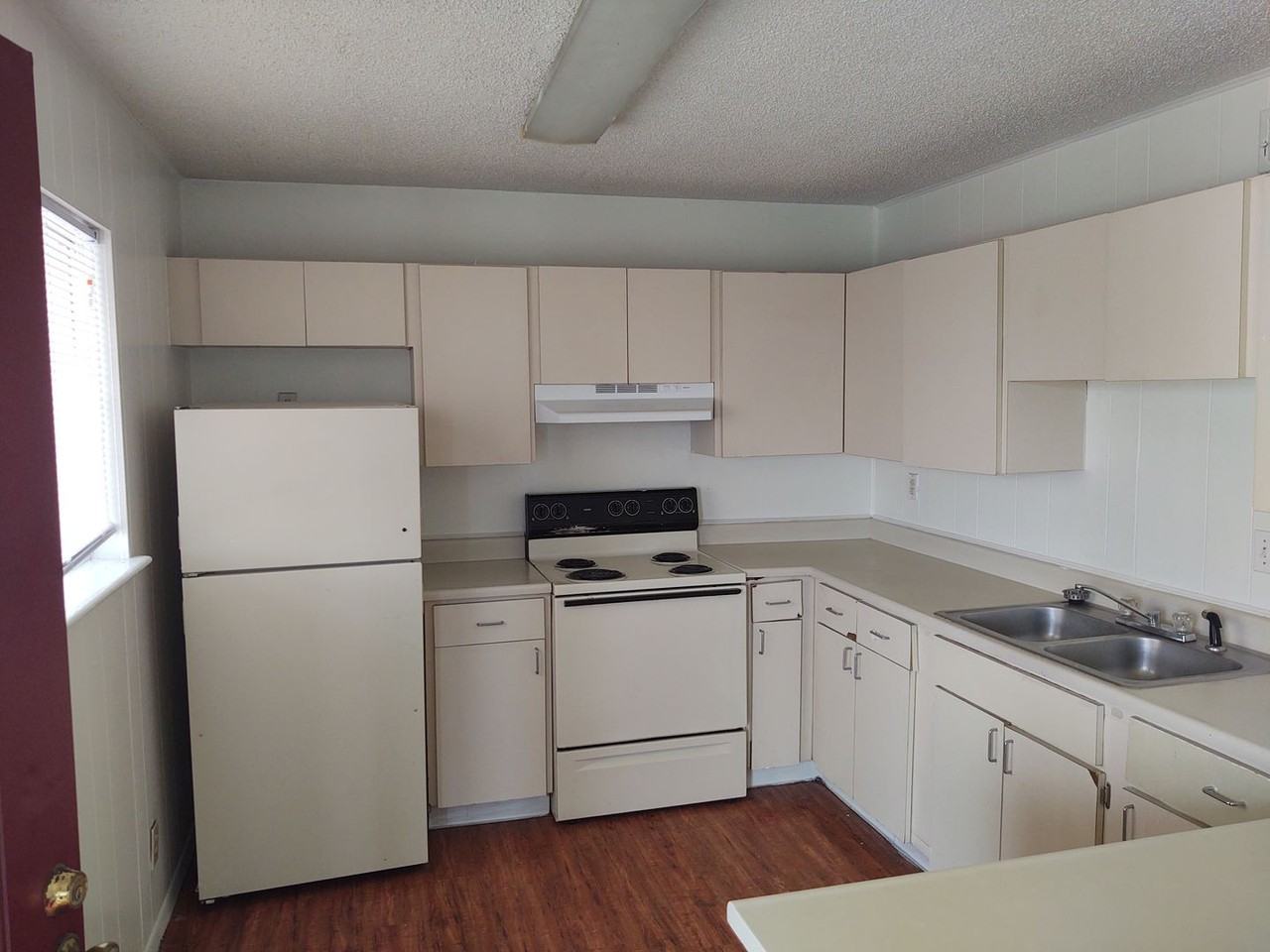 Courtyard Apartments - Photo 6 of 11