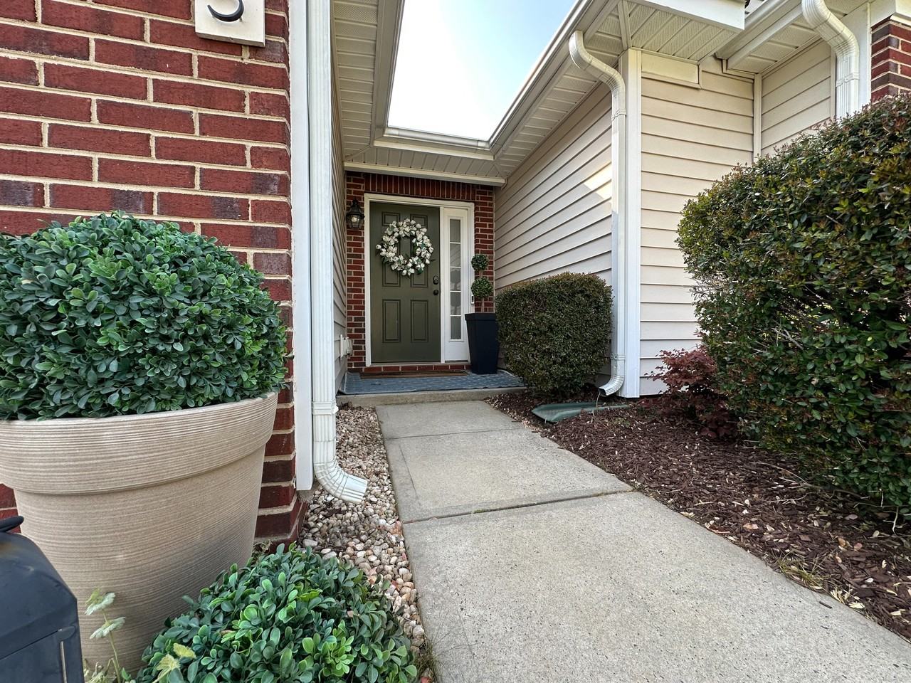 5035 Sunburst Ln - Photo 3 of 39