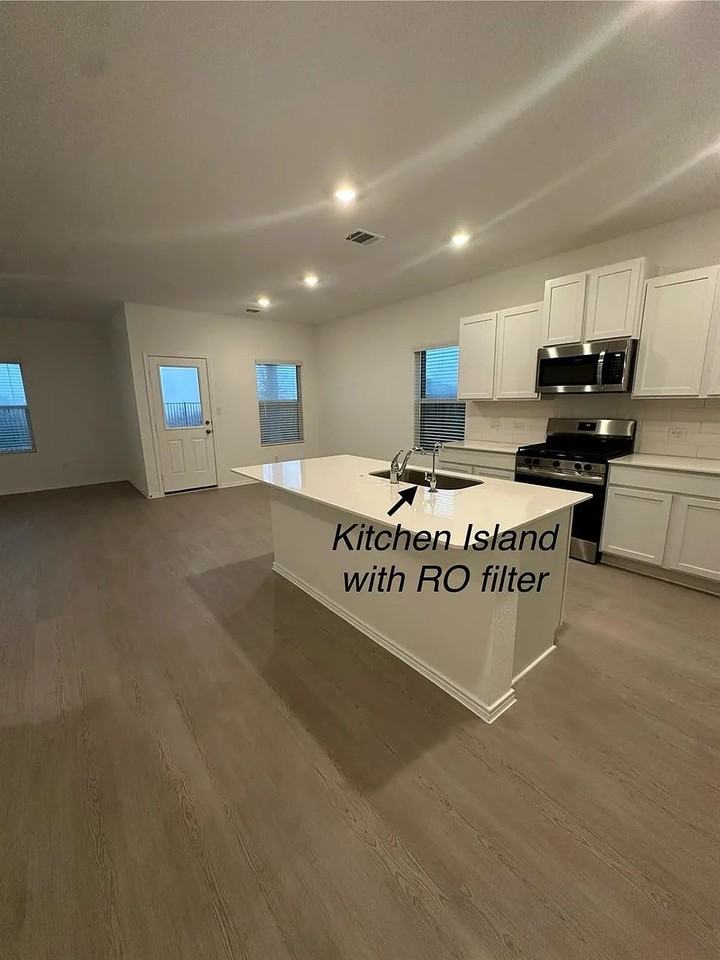 1320 Pickerel St - Photo 5 of 30