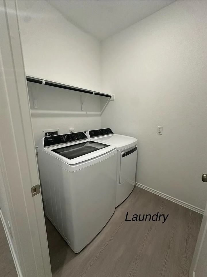 1320 Pickerel St - Photo 6 of 30