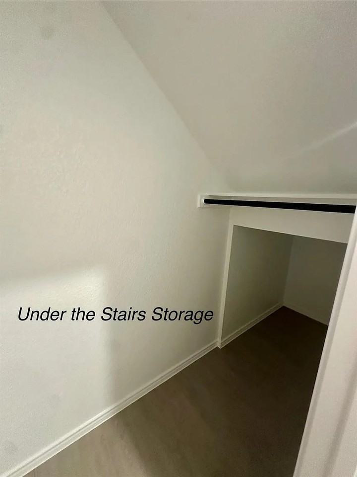 1320 Pickerel St - Photo 7 of 30