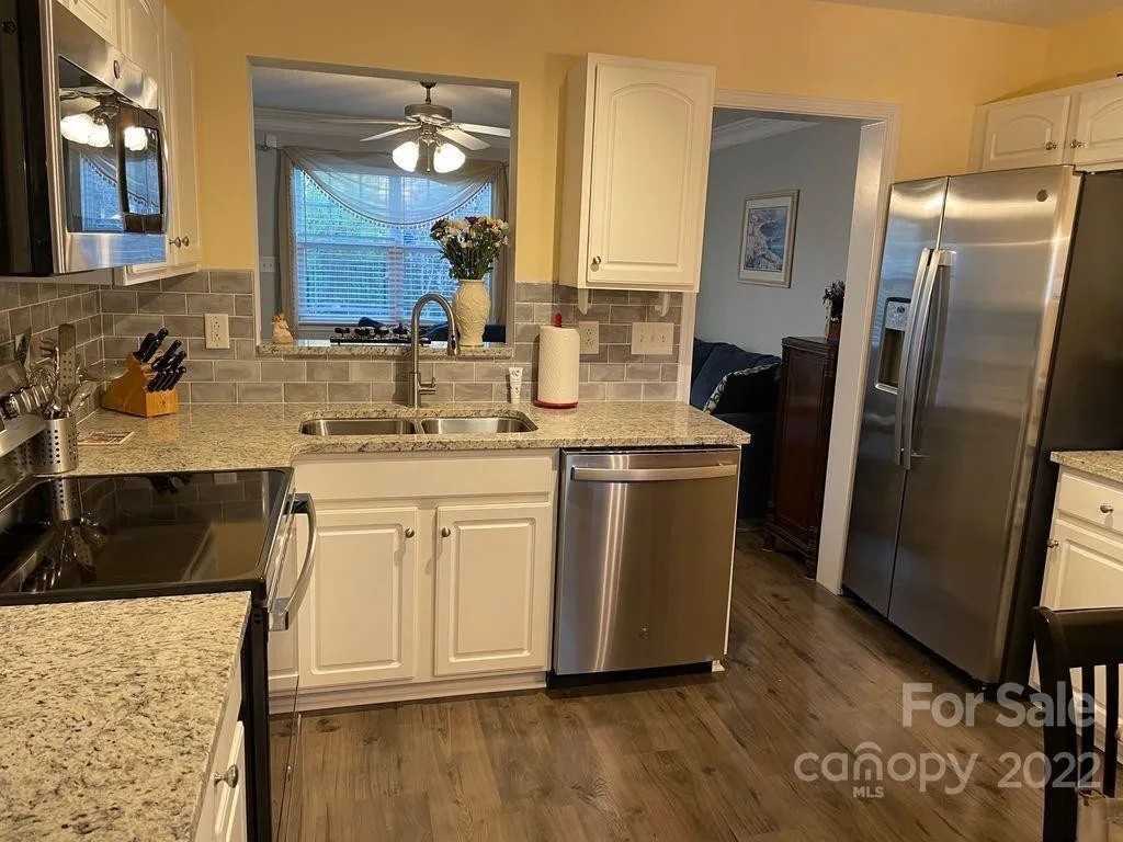 8427 Meadowcreek Village Dr - Photo 6 of 17