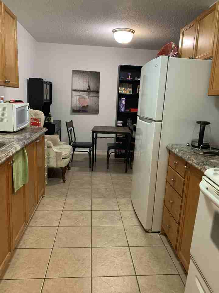 1000 Hungerford Gate #1202 - Photo 5 of 5