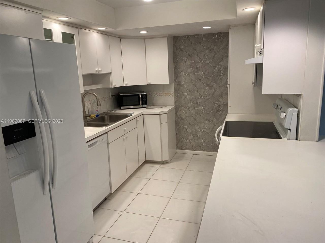 1951 Atlantic Shores Boulevard #20 - Photo 6 of 13