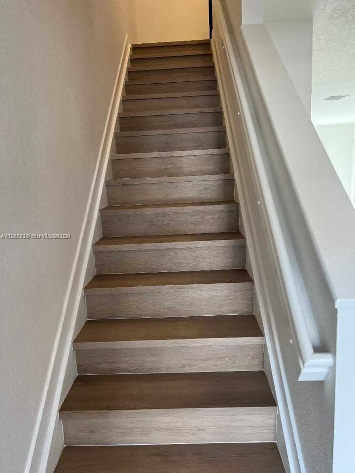 334 Northeast 1st Street #334 - Photo 5 of 6