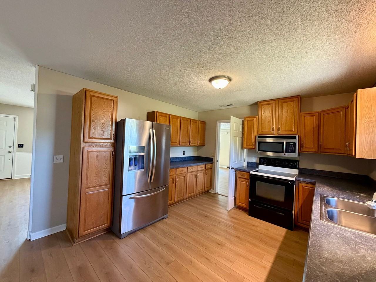 3275 Daly St - Photo 3 of 11
