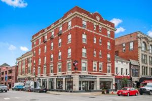 featured image of 7 W Philadelphia St