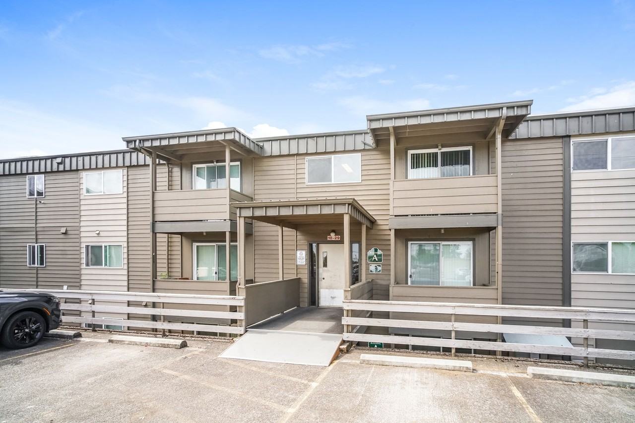 Live Close. Live Comfortable. Welcome to The Riviera Apartments in Corvallis, Oregon - Photo 5 of 50