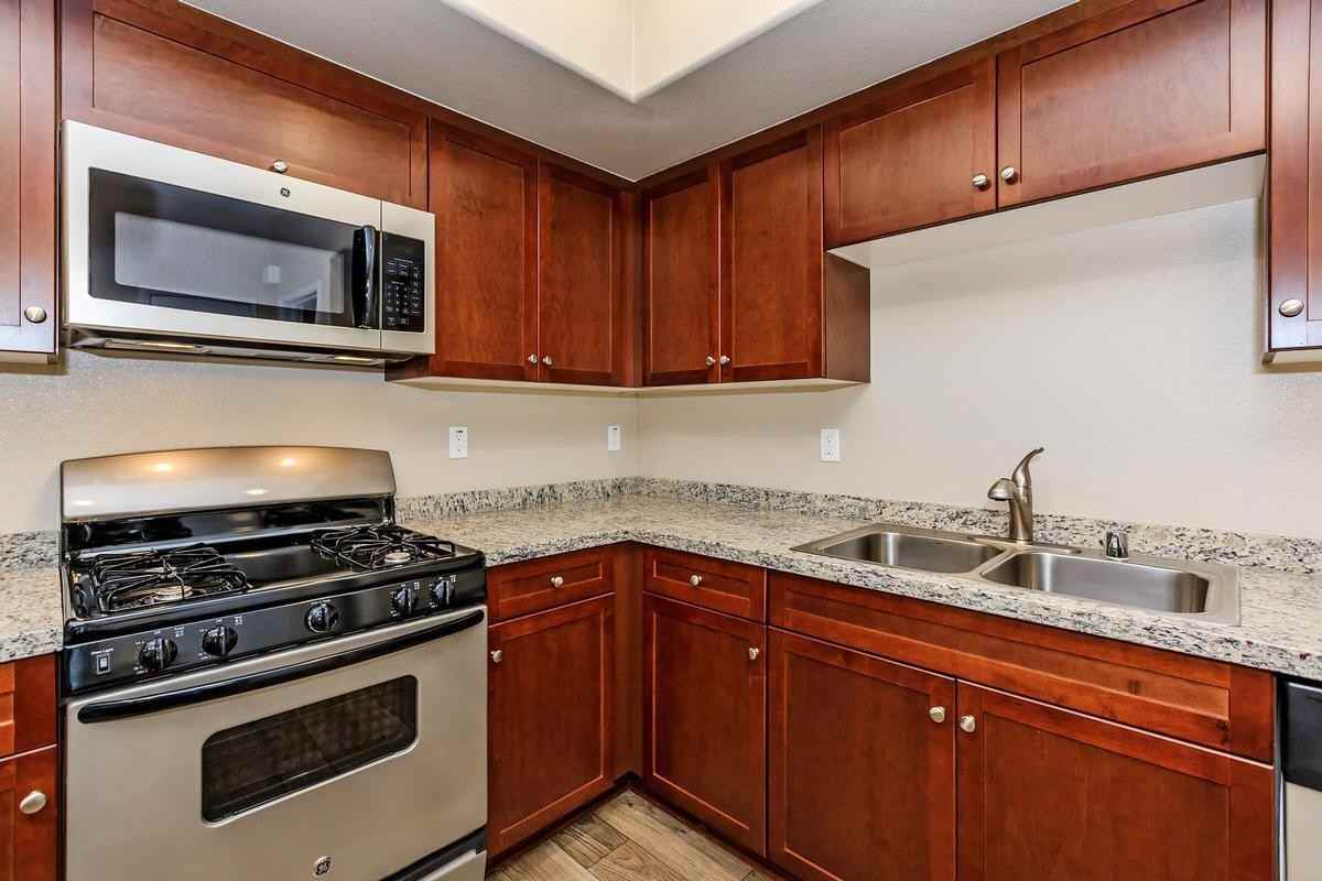 1701 Gateway Pl - Photo 3 of 11