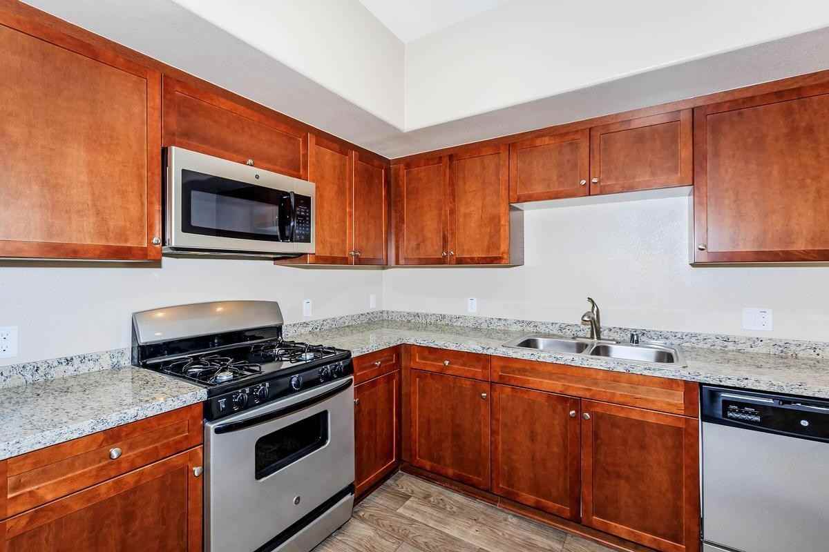 1701 Gateway Pl - Photo 4 of 43