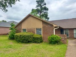 featured image of 14 Fernwood Dr