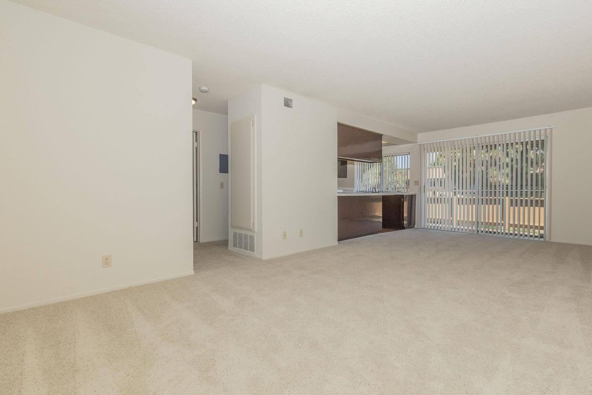 301 W Vineyard Ave - Photo 7 of 46