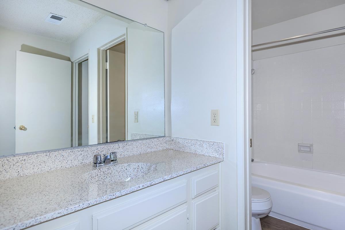 301 W Vineyard Ave - Photo 7 of 46