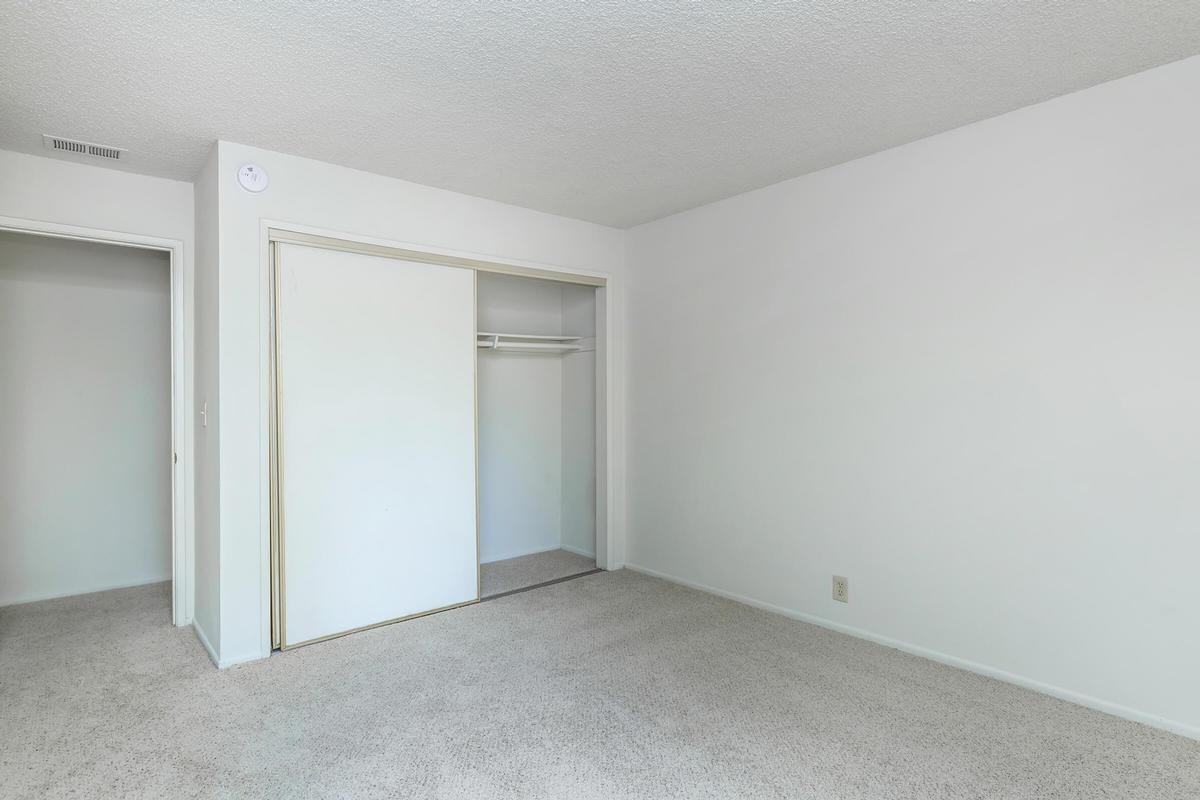 301 W Vineyard Ave - Photo 6 of 46