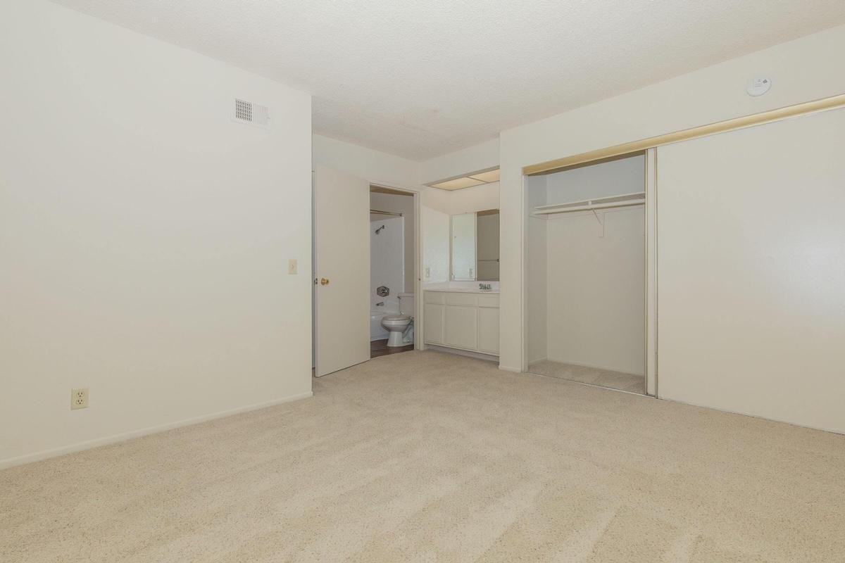 301 W Vineyard Ave - Photo 6 of 46