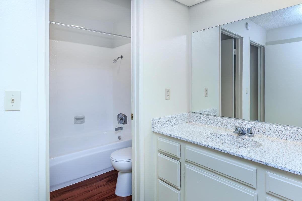 301 W Vineyard Ave - Photo 2 of 46