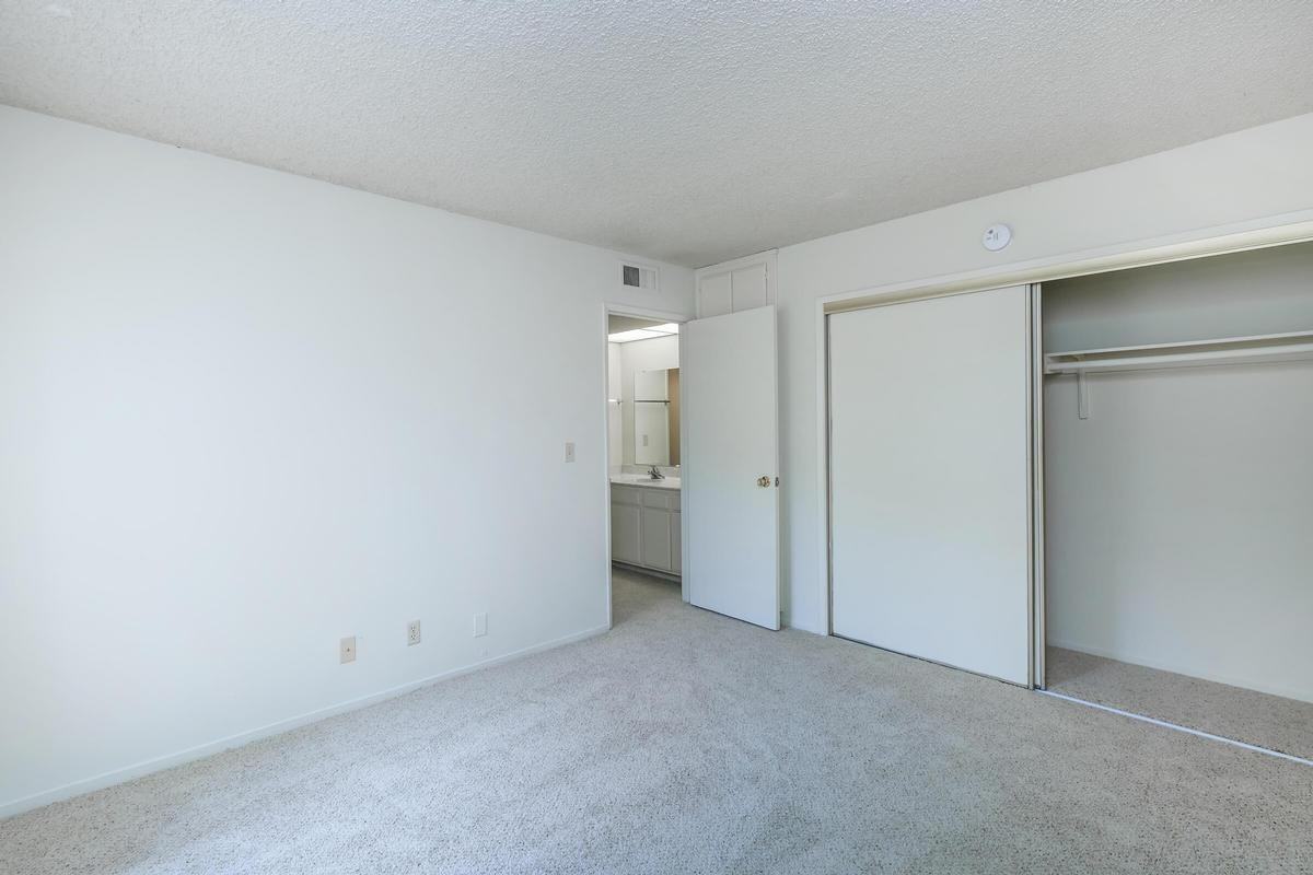 301 W Vineyard Ave - Photo 2 of 46