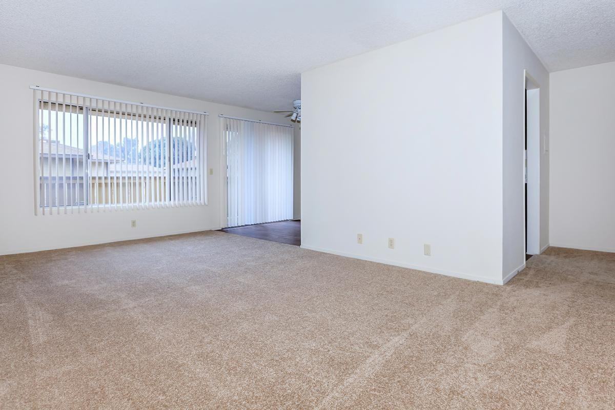 301 W Vineyard Ave - Photo 3 of 46