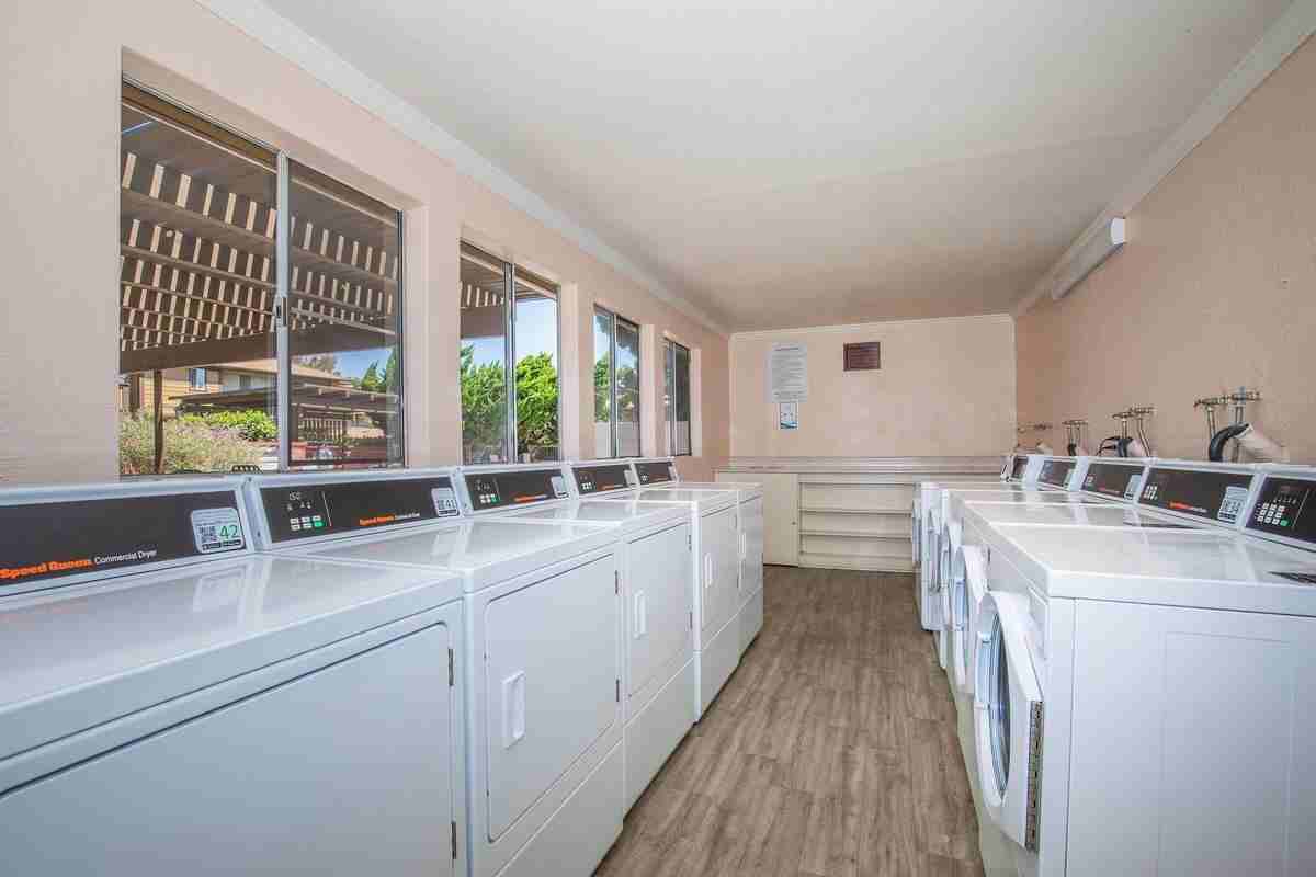 301 W Vineyard Ave - Photo 7 of 46