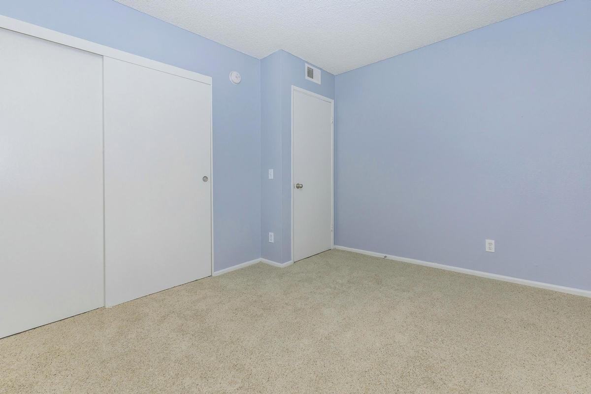 825 Tamarack Ave - Photo 5 of 10
