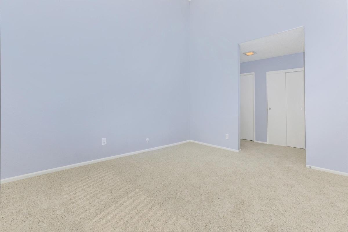 825 Tamarack Ave - Photo 3 of 10