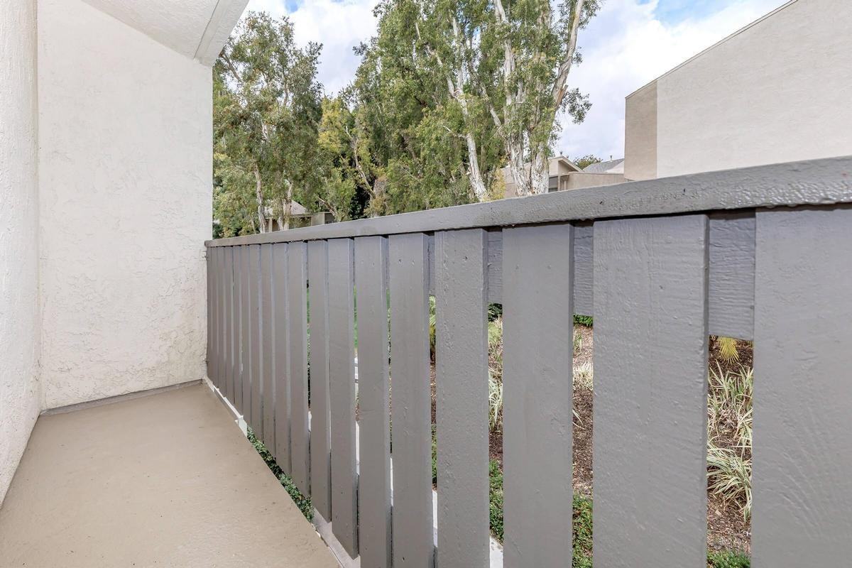 825 Tamarack Ave - Photo 4 of 10