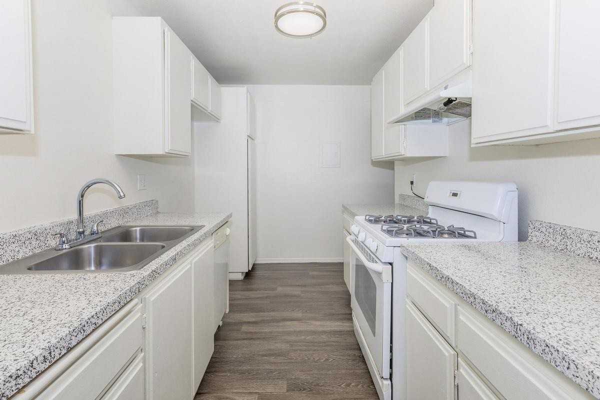825 Tamarack Ave - Photo 7 of 10