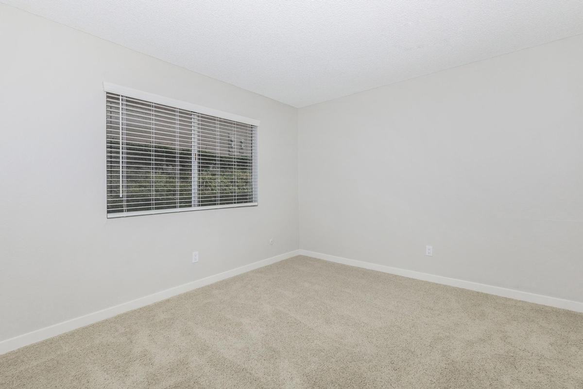 825 Tamarack Ave - Photo 6 of 10