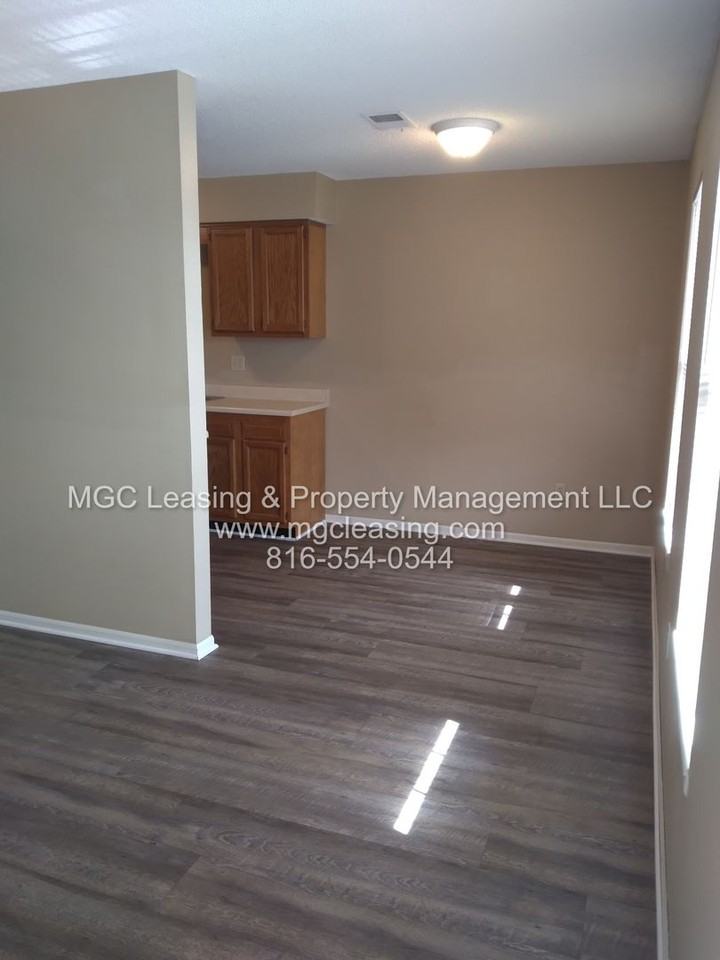 1558 E 125th St - Photo 5 of 28