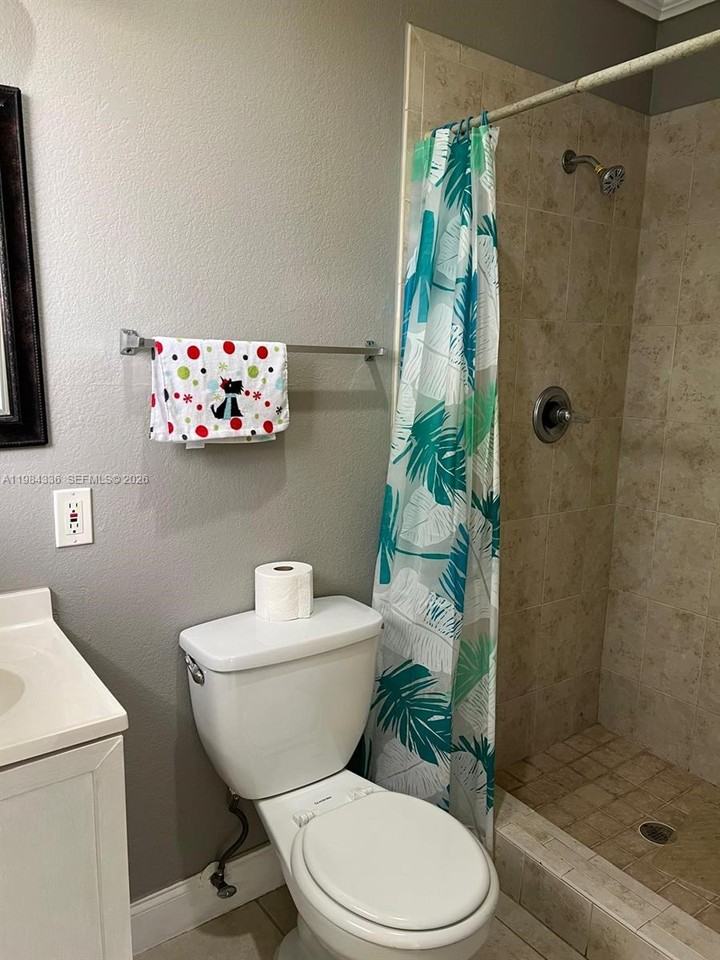 12135 Southwest 182nd Terrace #12135 - Photo 5 of 10