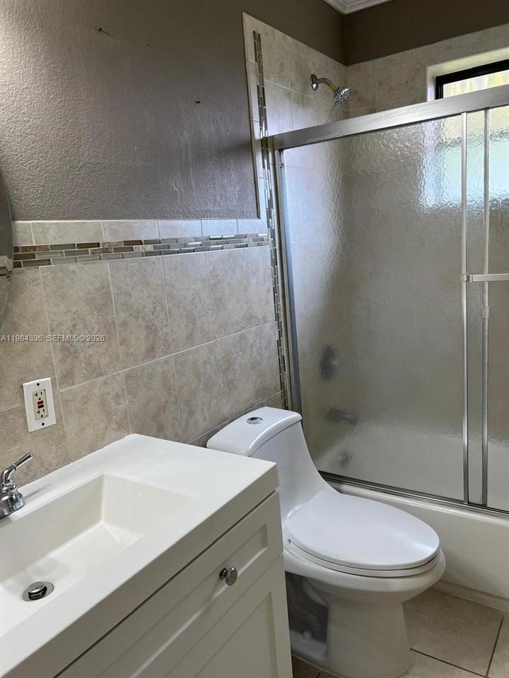 12135 Southwest 182nd Terrace #12135 - Photo 6 of 10