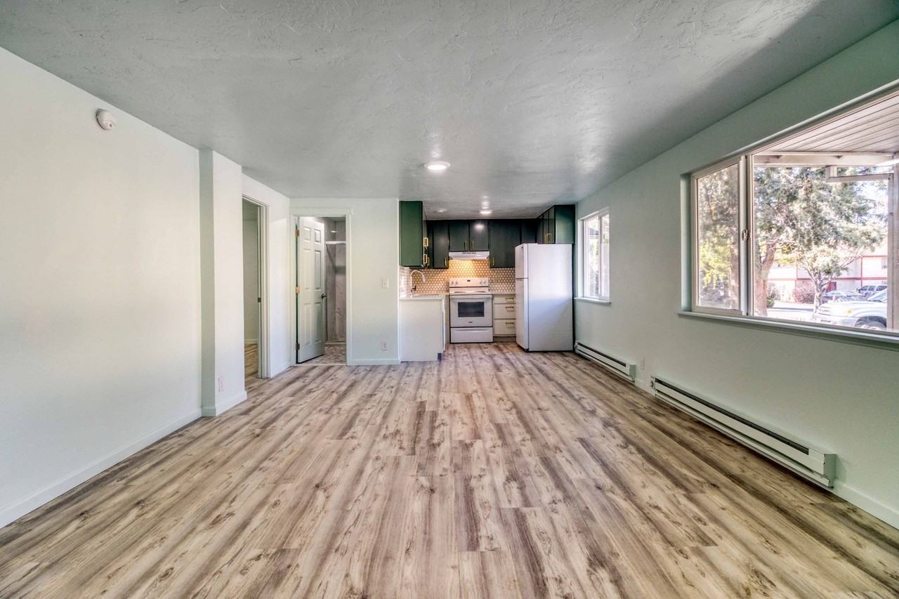 1260 Ne Purcell Blvd - Photo 4 of 15