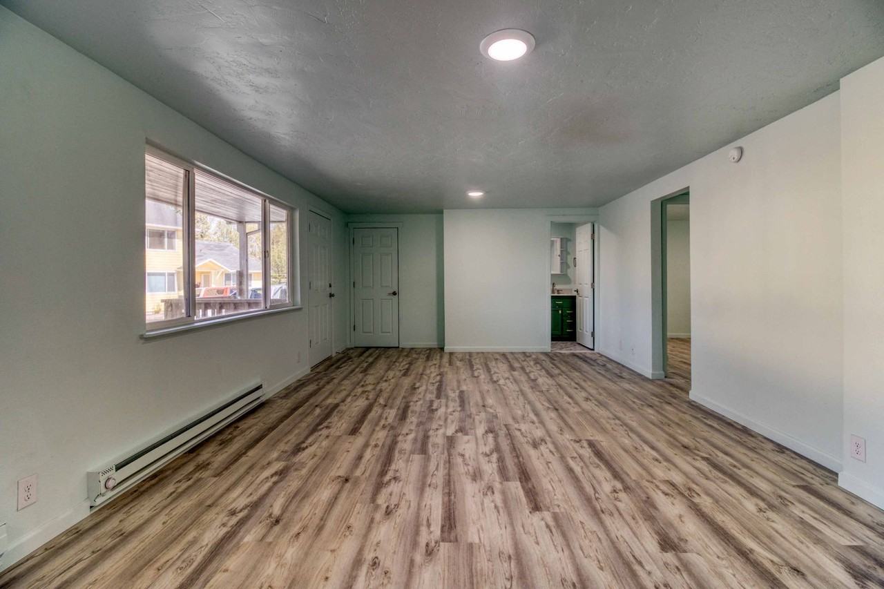 1260 Ne Purcell Blvd - Photo 5 of 15