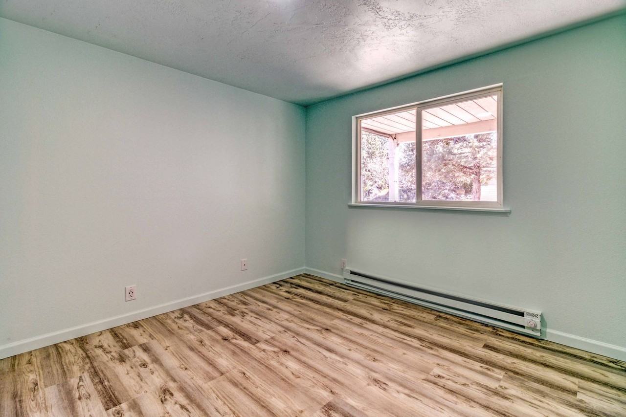 1260 Ne Purcell Blvd - Photo 7 of 15