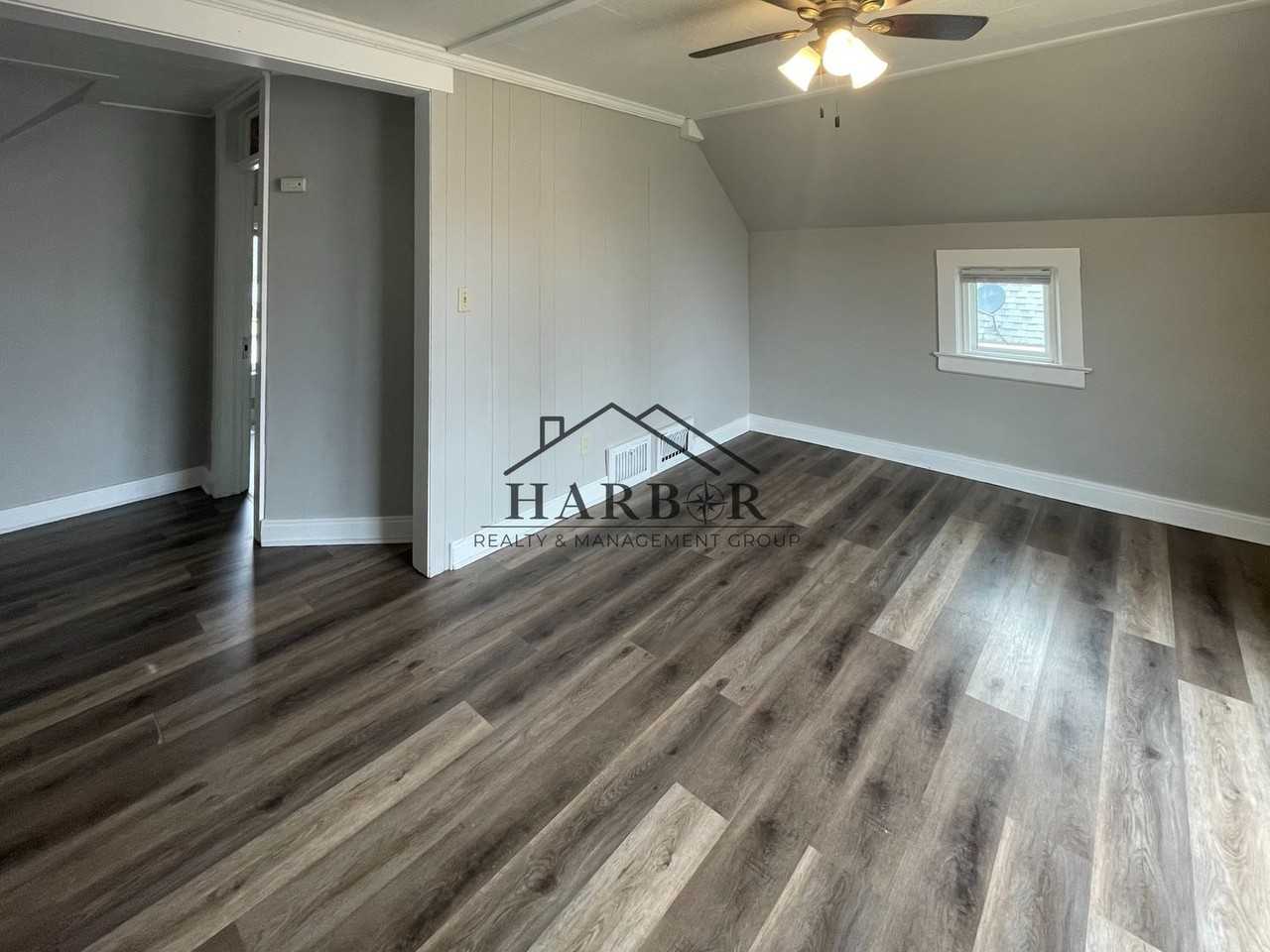 223 8th Ave Se - Photo 2 of 8