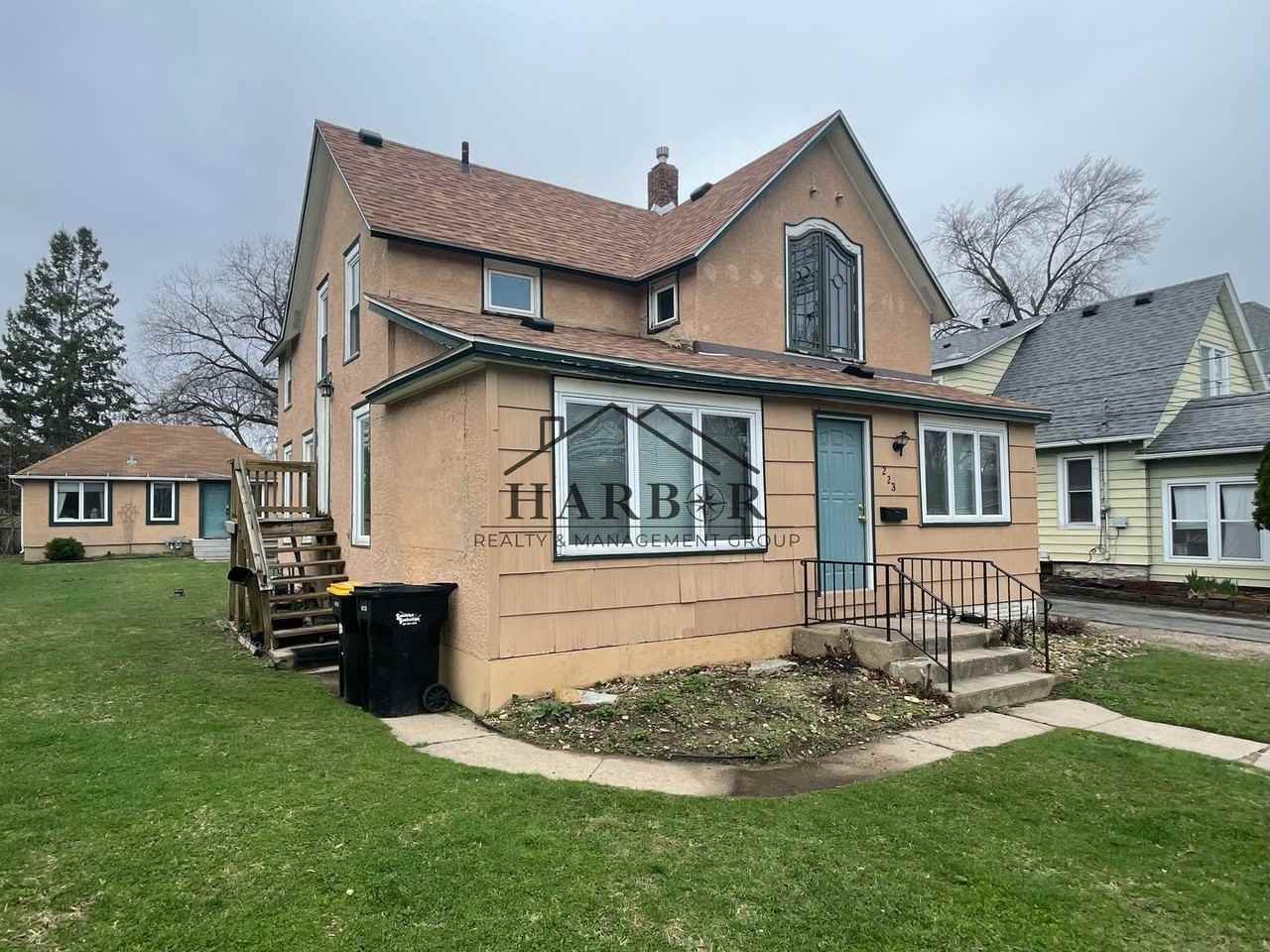 223 8th Ave Se - Photo 6 of 8