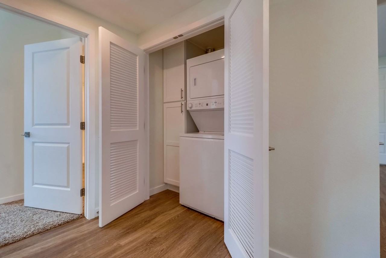 La Perla Apartments - Photo 2 of 28