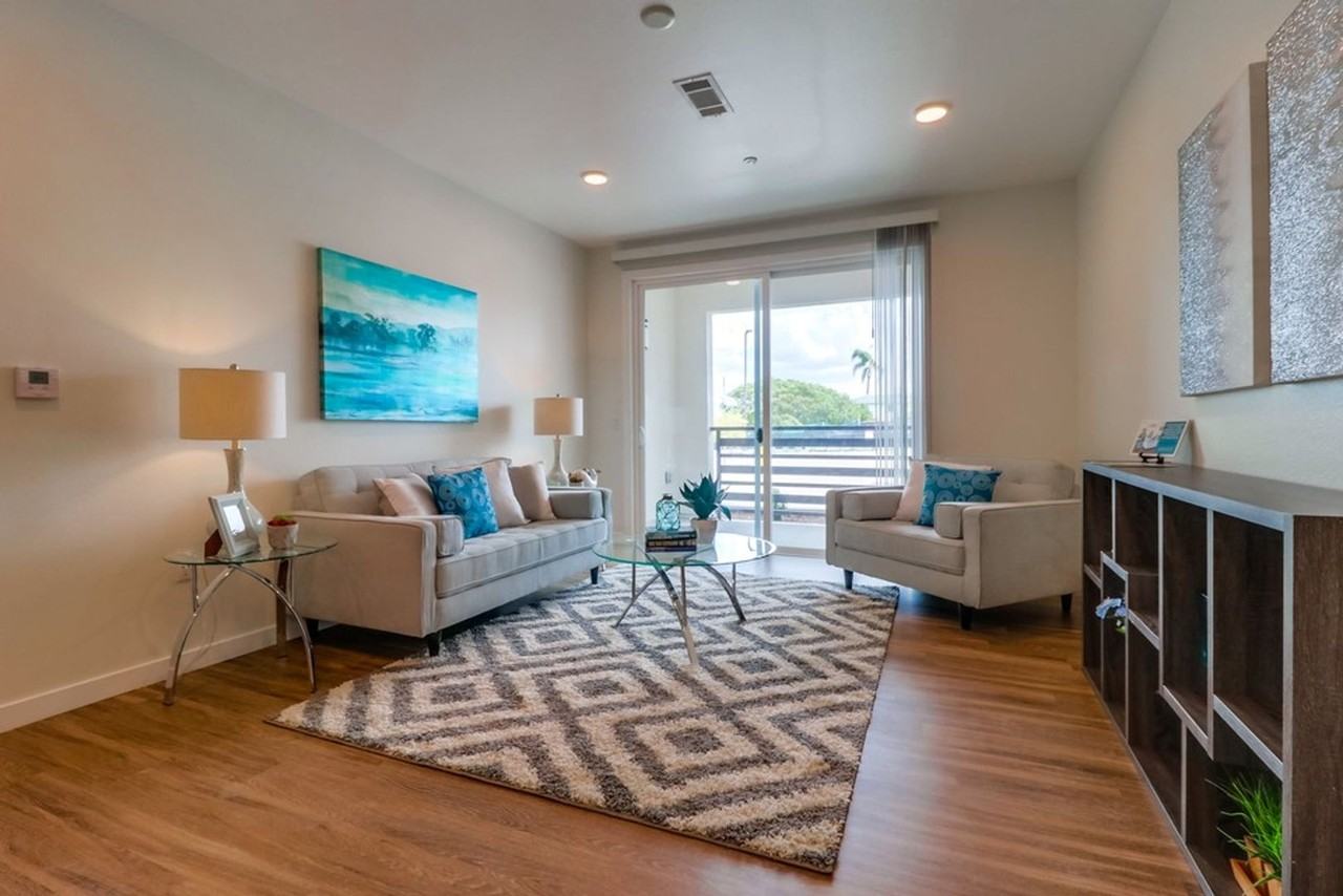 La Perla Apartments - Photo 3 of 28