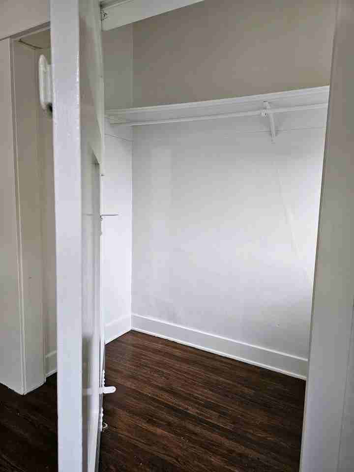1058 Molino Ave - Photo 7 of 28