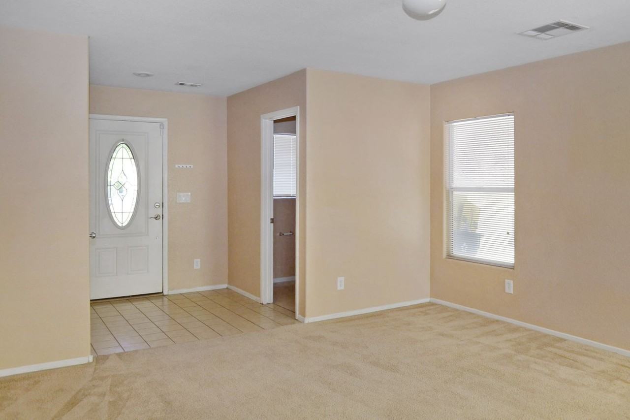 520 Taunton St - Photo 7 of 27