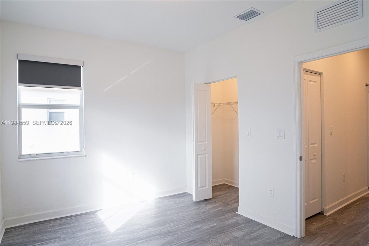 12133 Northwest 23rd Court - Photo 4 of 29