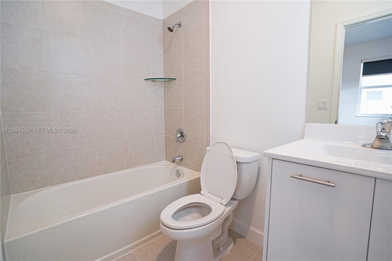 12133 Northwest 23rd Court - Photo 6 of 29