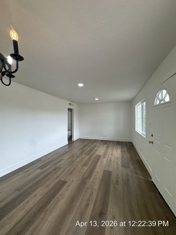 786 E North Way - Photo 3 of 23