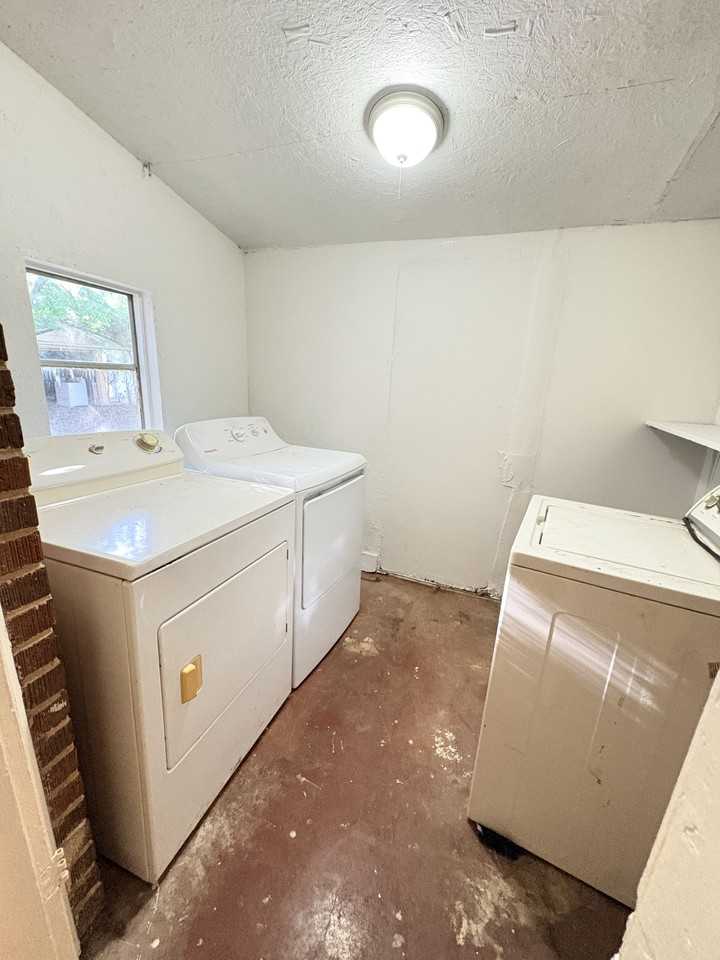 711 Baylor St #1 - Photo 6 of 8