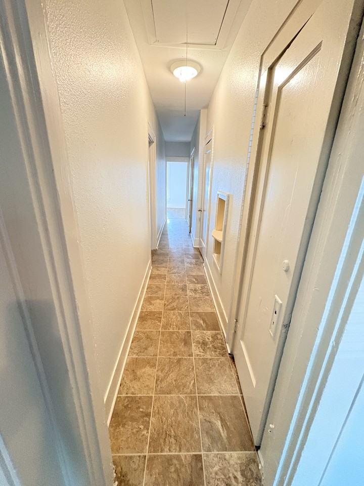 711 Baylor St #1 - Photo 7 of 8