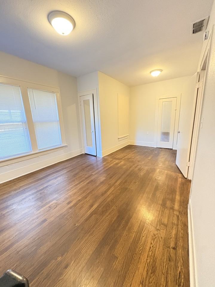 704 Baylor St #1 - Photo 3 of 4