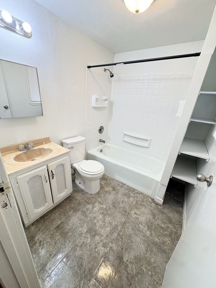 704 Baylor St #1 - Photo 4 of 4