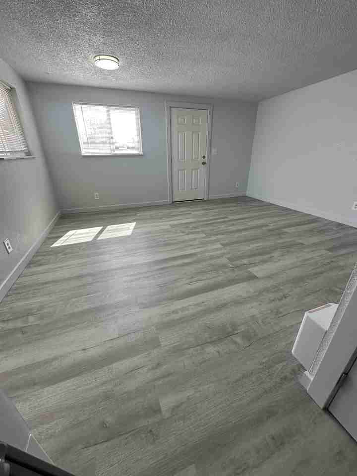 315 E Idaho St #315 - Photo 3 of 17